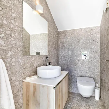 Azure Seaview - Ruby Protaras