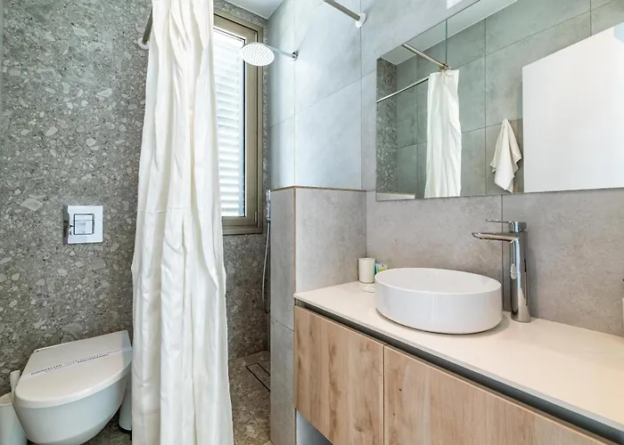 Azure Seaview - Ruby *