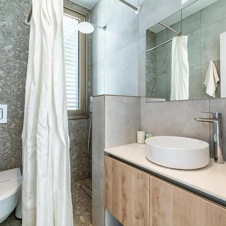 Azure Seaview - Ruby *