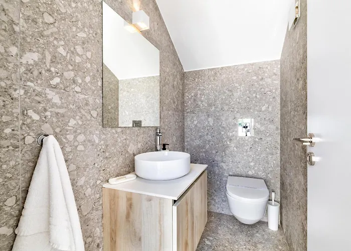 Azure Seaview - Ruby Protaras